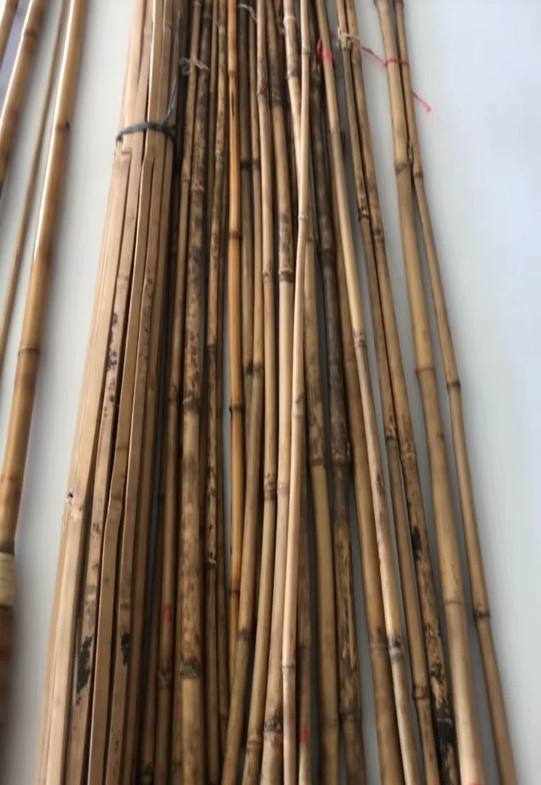 怎么自己制作竹竿钓鱼,怎么制作一个竹竿去钓鱼