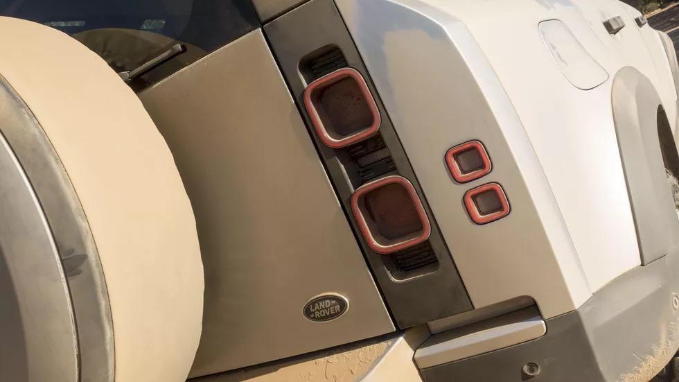 2023款路虎卫士110p400x驾驶感受,2024款路虎卫士110版测评