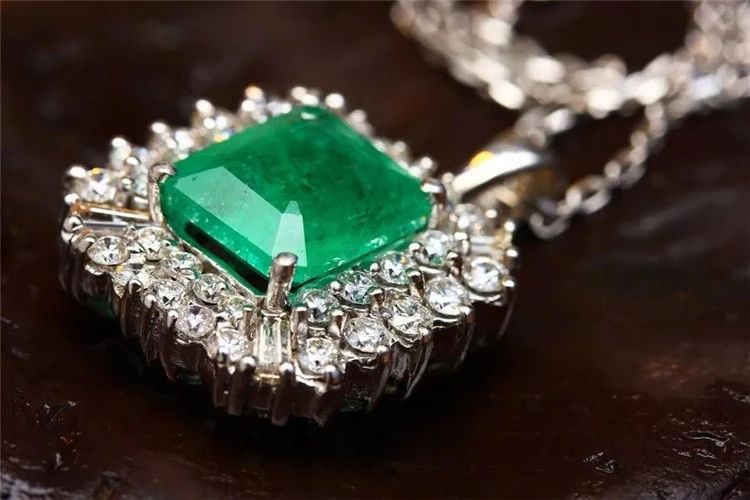 买珠宝不会告诉你的8个真相，学会了省钱省时省心