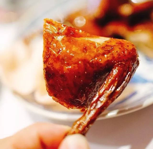 乳鸽红烧多少钱一只,一只正宗的红烧乳鸽是怎么样的