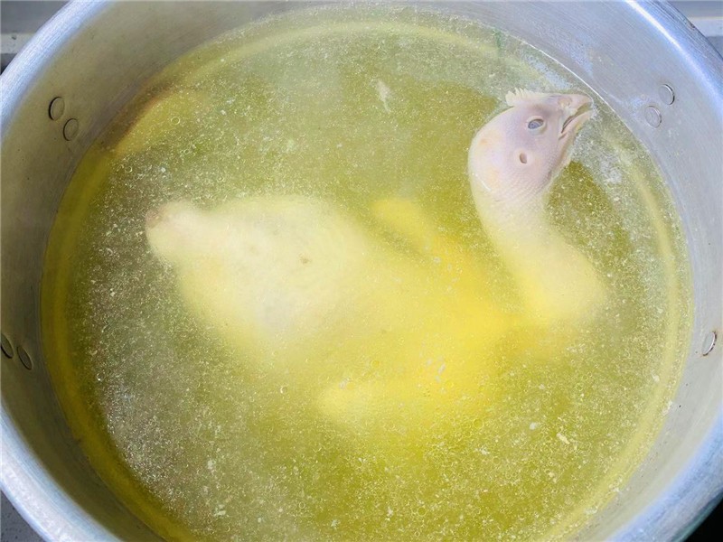 粤菜名菜白切鸡皮爽肉滑骨都有味,经典粤菜100款家常菜白切鸡做法