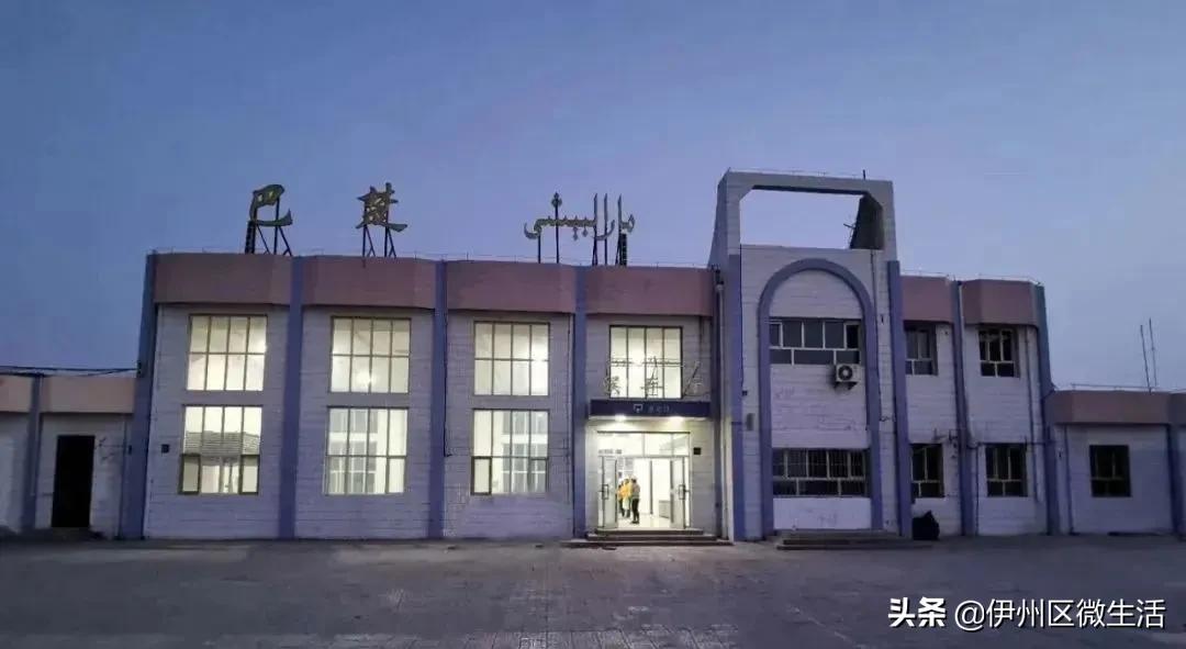 *疆新**巴楚站即将换“新颜”，临时候车厅、售票厅现启用