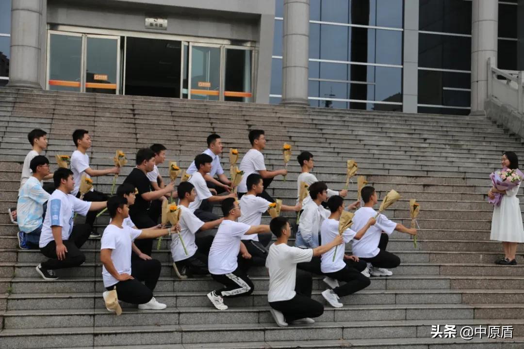 大片来袭！河南各高校凹造型毕业照绝对惊艳到你