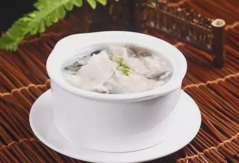 土蜂蜜加白萝卜有什么功效,萝卜煮蜂蜜的功效与作用是什么