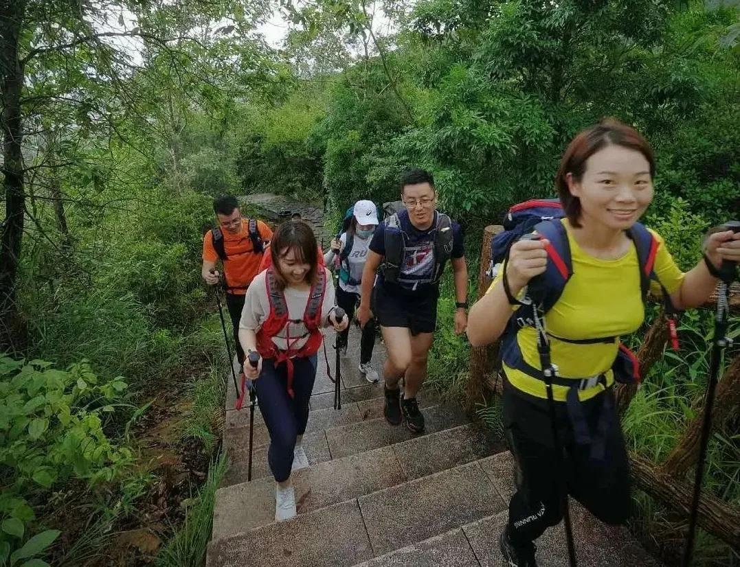 跑向沙9|哈工大沙9马峦山负重训练