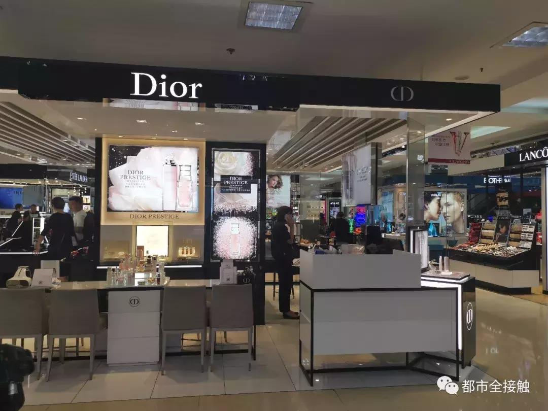 320的口红变699维多利迪奥专柜虚*票开**美团跑腿小哥这样“黑钱”？