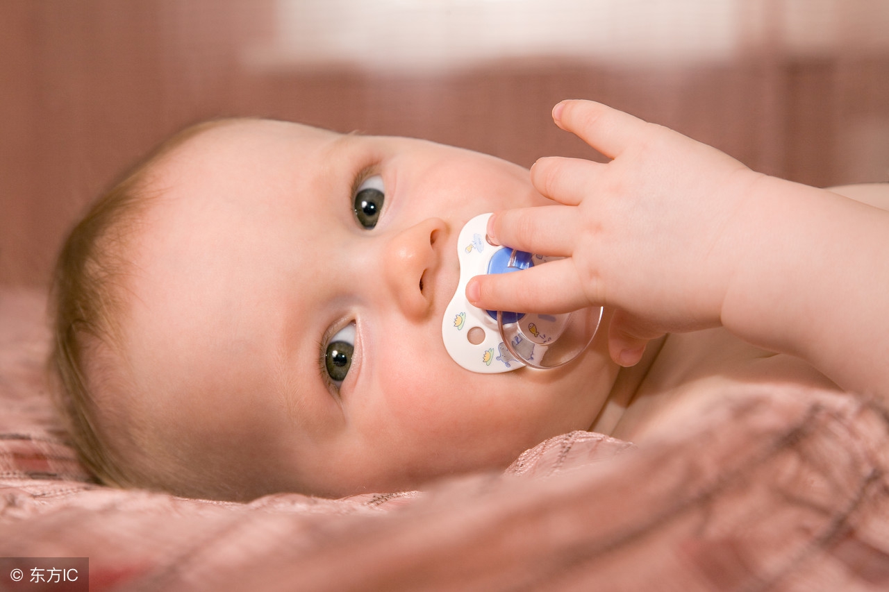 安抚奶嘴的7个优点5个缺点，看完再决定是否给宝宝准备