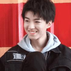 岁月让我们脸上渐现各种纹,岁月的痕迹除了皱纹还有笑纹