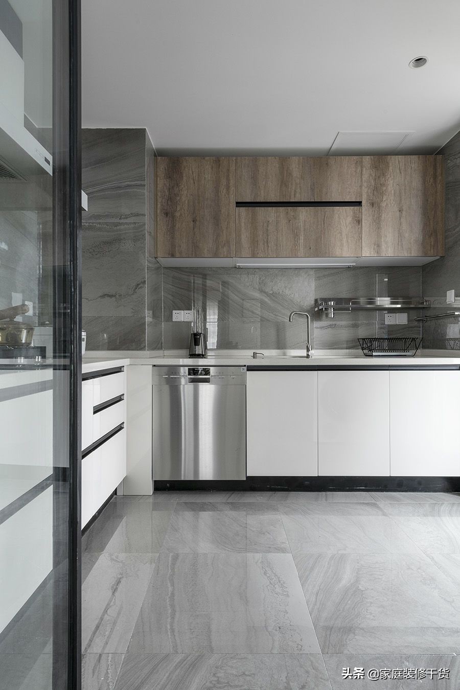 厨房可以移位置吗,厨房烟道可以移位吗