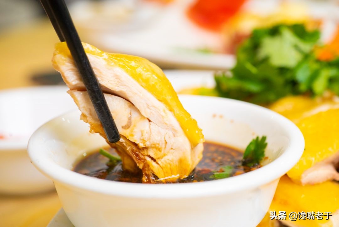 白切鸡骨头里有血是没熟吗,白切鸡骨头带血能吃吗