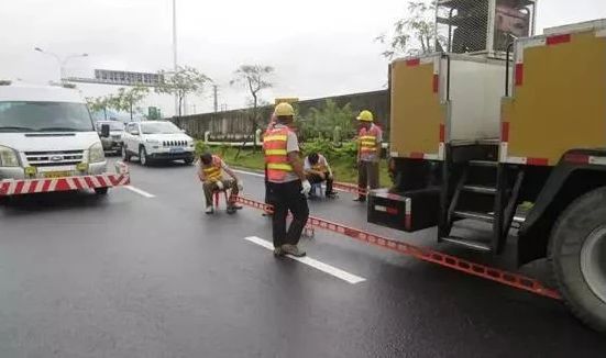 落锤式弯沉和自动弯沉的对比,弯沉检测是什么原理