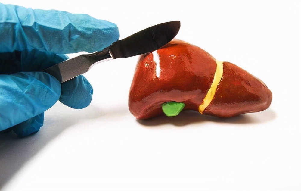 为何胆结石容易在秋冬夜间发作,胆结石患者平时需要注意保暖吗