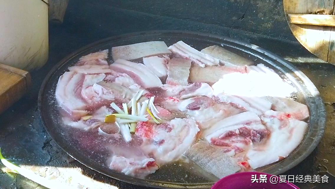 东北满族农村杀猪菜,东北杀猪菜传统美食文化传承