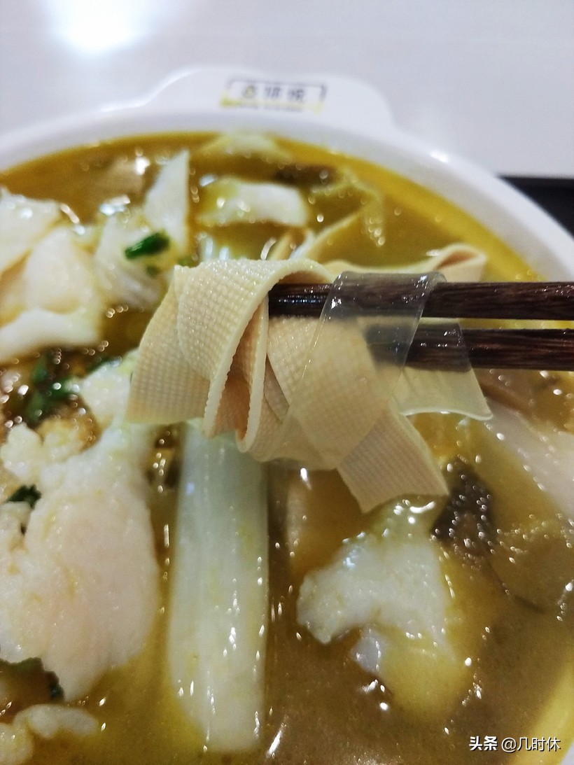 黄焖鸡米饭酸菜鱼拌饭,一个人也可以吃的酸菜鱼饭