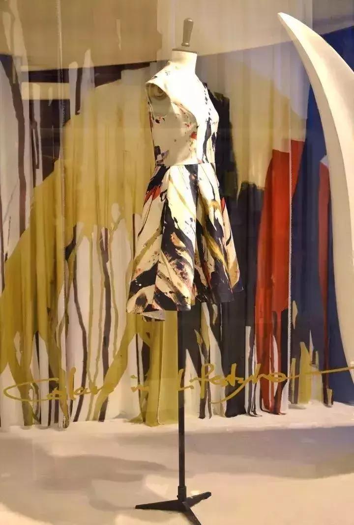 国产女装黑马，5000一件还遭疯抢！全凭这点做得好！