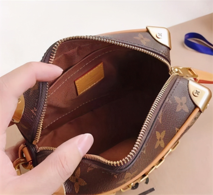 lv黑盒子包男款,lv软盒子男包上身