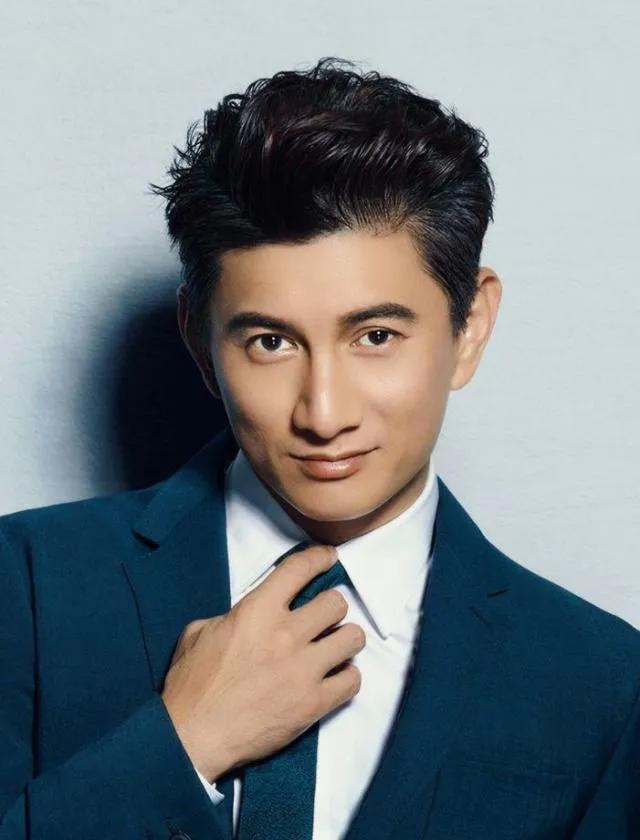 行走的荷尔蒙，这6位越老越有味，大胡茬克制又霸道，气质太绝了