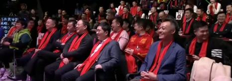 孙颖莎陈梦的拥抱,孙颖莎陈梦送球