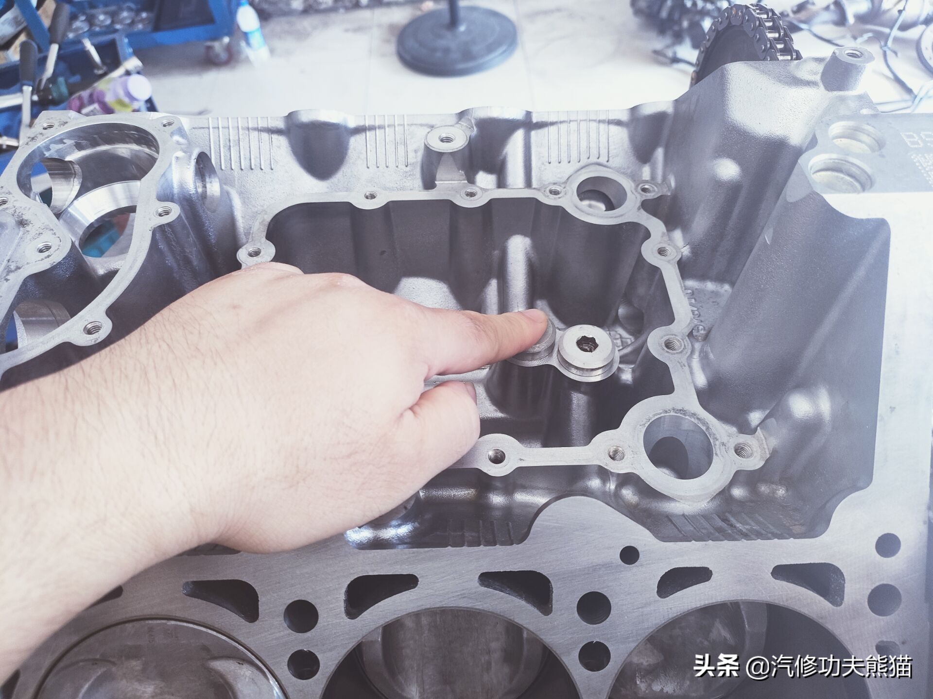 新款大众途锐烧机油吗,百万豪车为什么还烧机油