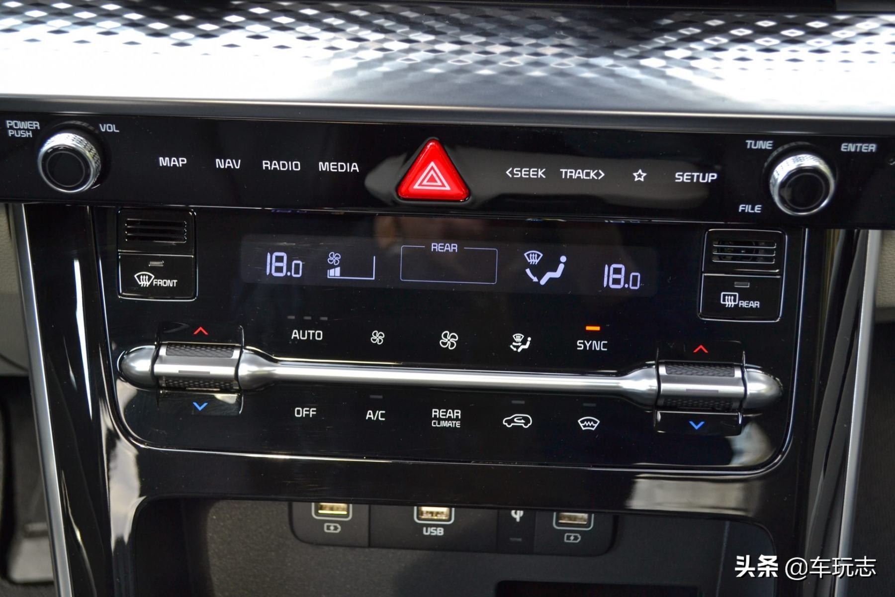 2023款起亚嘉华亮相,起亚嘉华国产mpv2020款高顶