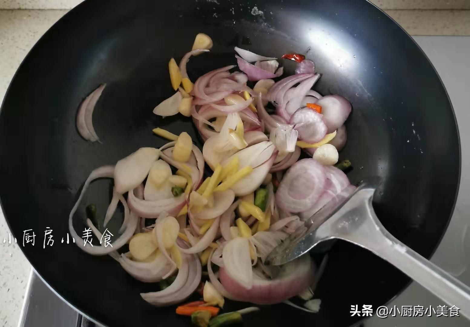 元宵节出不了门，用这调料做道海鲜菜，家人都说好吃，一点也不腥