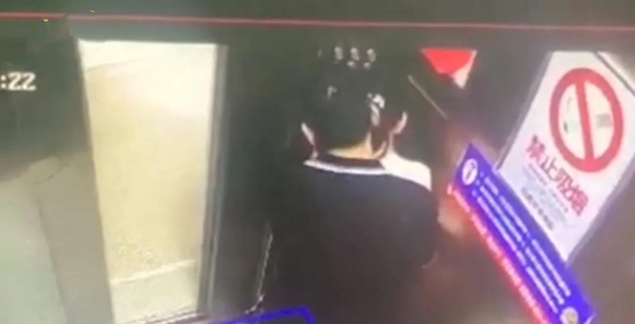 13岁女孩电梯内被同一男子两次猥亵，独自报警抓人，爷爷称孙女精神状态不好，律师：男子或面临五年以上刑期
