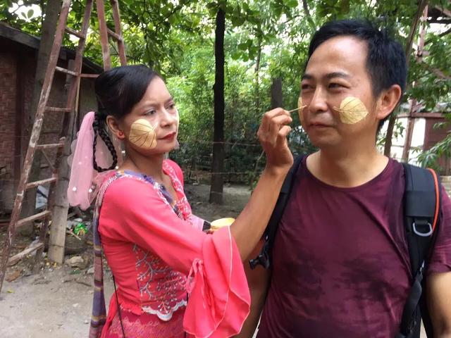 缅甸帝王绿翡翠手镯价格及图片,缅甸翡翠是帝王绿好还是阳绿好