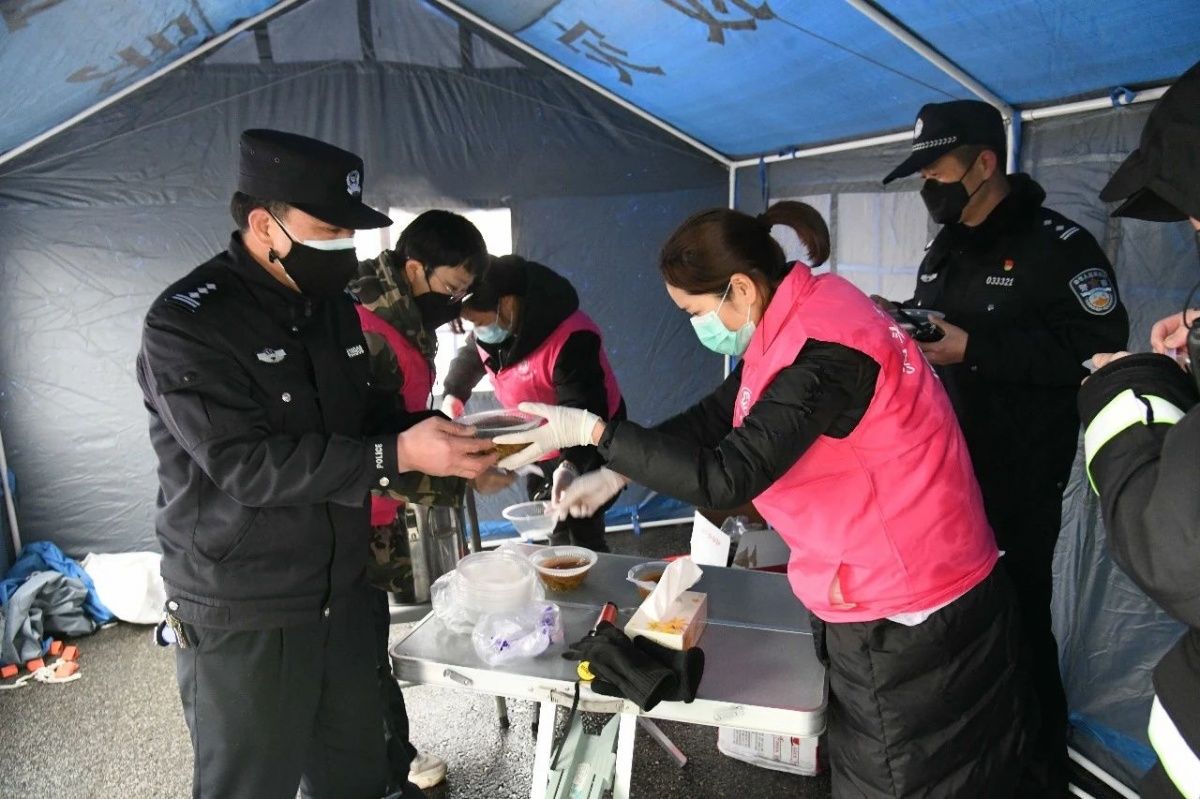 展现出基层干部强大的战斗力,基层干部办事有韧性的例子