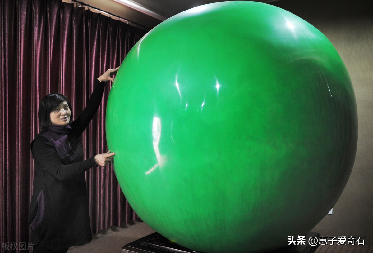 在大山捡到发光的石头有什么危害,网上卖的发光夜明珠对人体有害吗