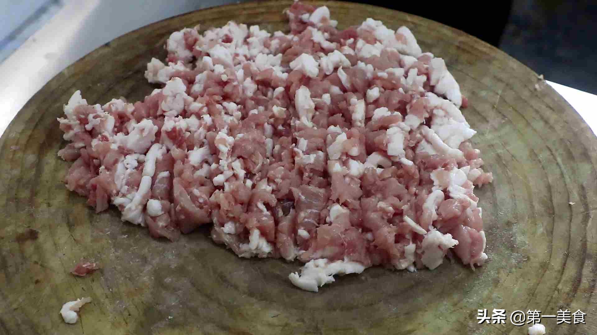 自制香肠的家常做法10斤肉多少盐,自制香肠是煮熟保存还是生的保存