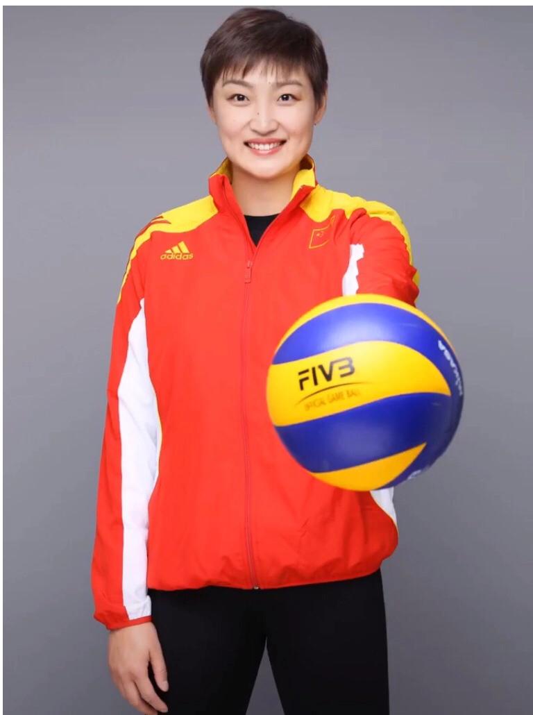 女排主教练郎平曾经有过一次婚姻,女排名将40岁结婚