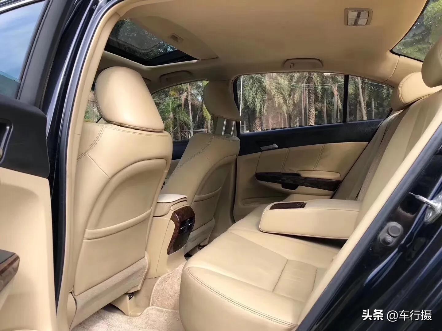 八代雅阁2.0高配内饰什么样,本田雅阁2.0八代半发动机照片