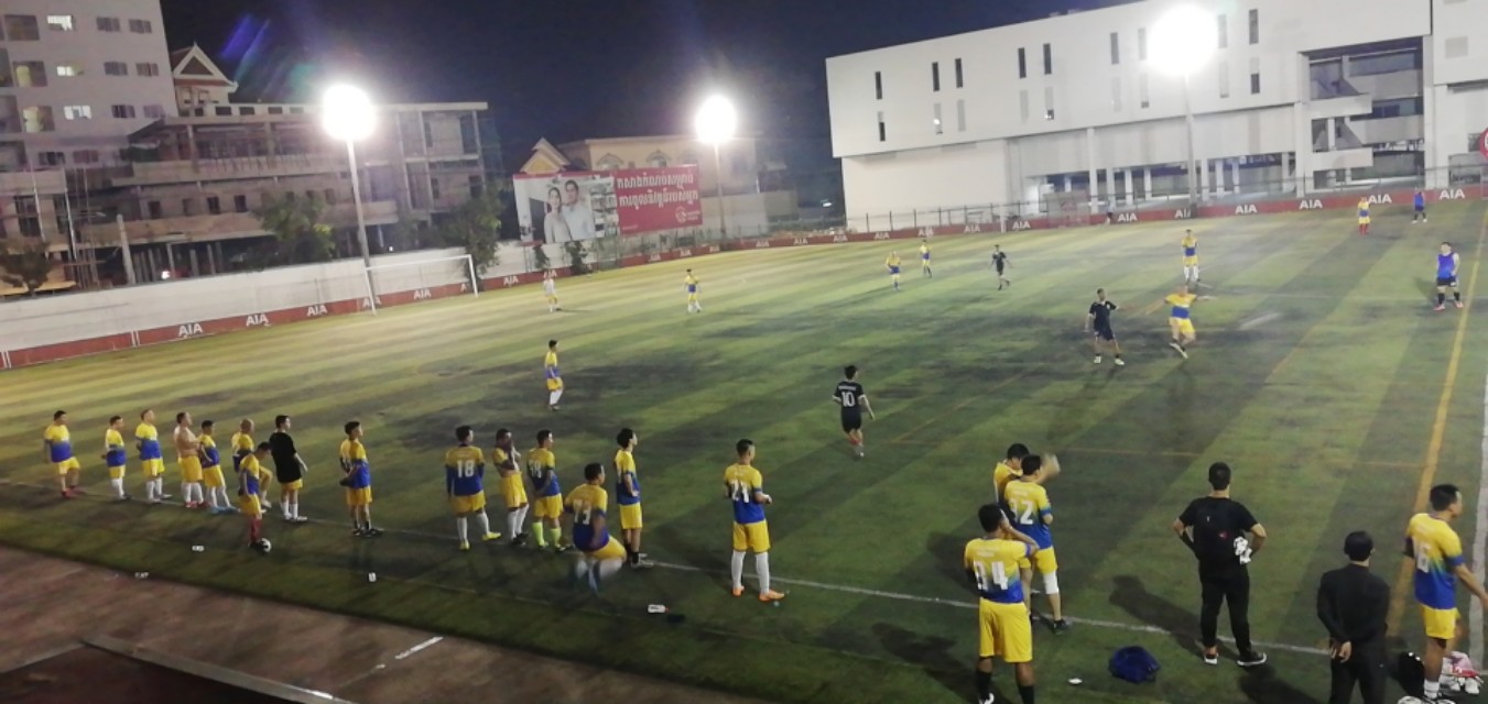 11月5日金边AIA球场中全华商足球队VS柬埔寨国防队！