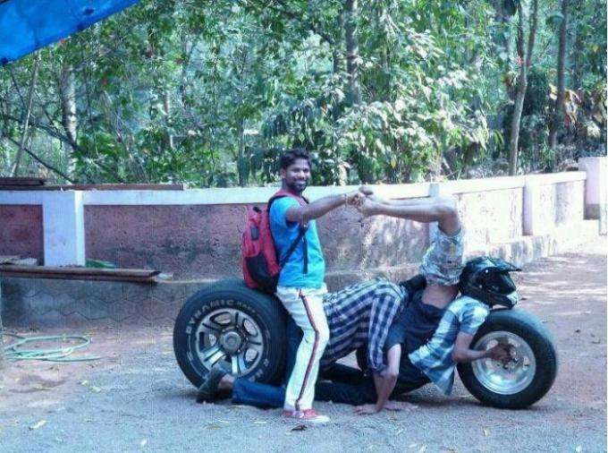 没有车不能进KFC汽车餐厅？新西兰小伙：我骑的是人肉摩托