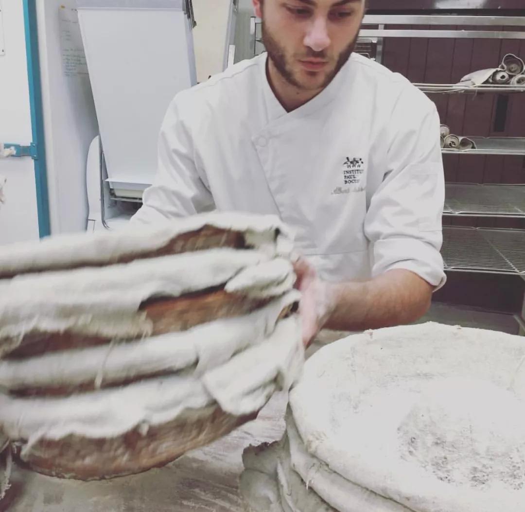 开一家蛋糕面包店赚钱吗,开早餐面包店赚钱吗