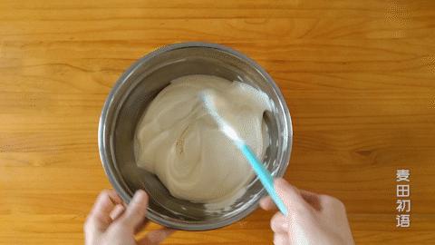 戚风蛋糕要怎么做才不会塌陷,做的戚风蛋糕底部总是凹进去