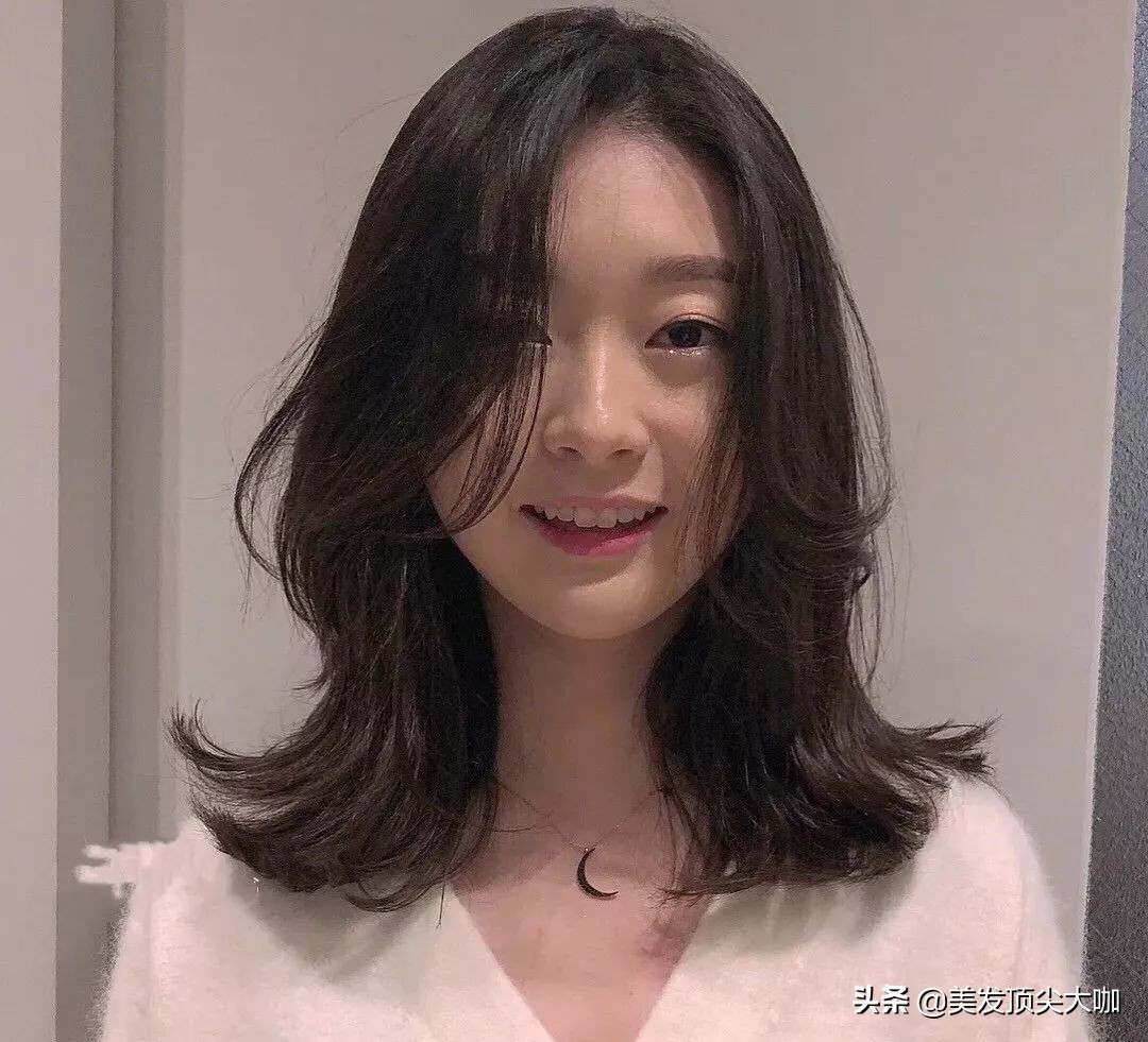 什么是弧度烫发,发量多显瘦烫发