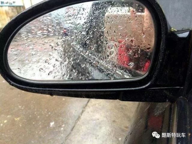 后视镜下雨天怎么防水泡,下雨后视镜看不清防水贴