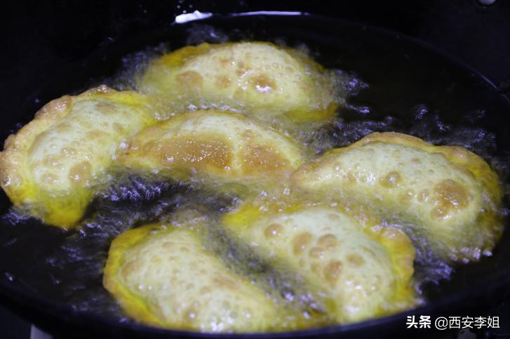 油炸饺子的新吃法,爱吃饺子的人必看