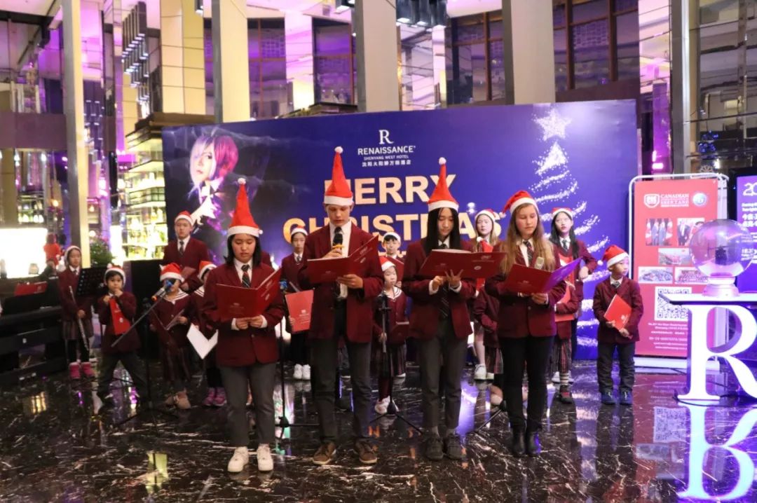 CISS部分师生参加太阳狮万丽酒店圣诞点灯活动