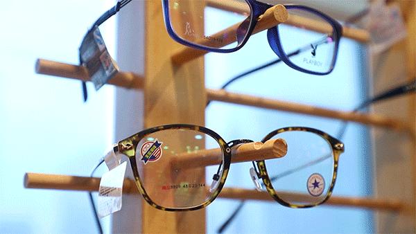 成都实惠眼镜店推荐,成都市眼镜店人气推荐