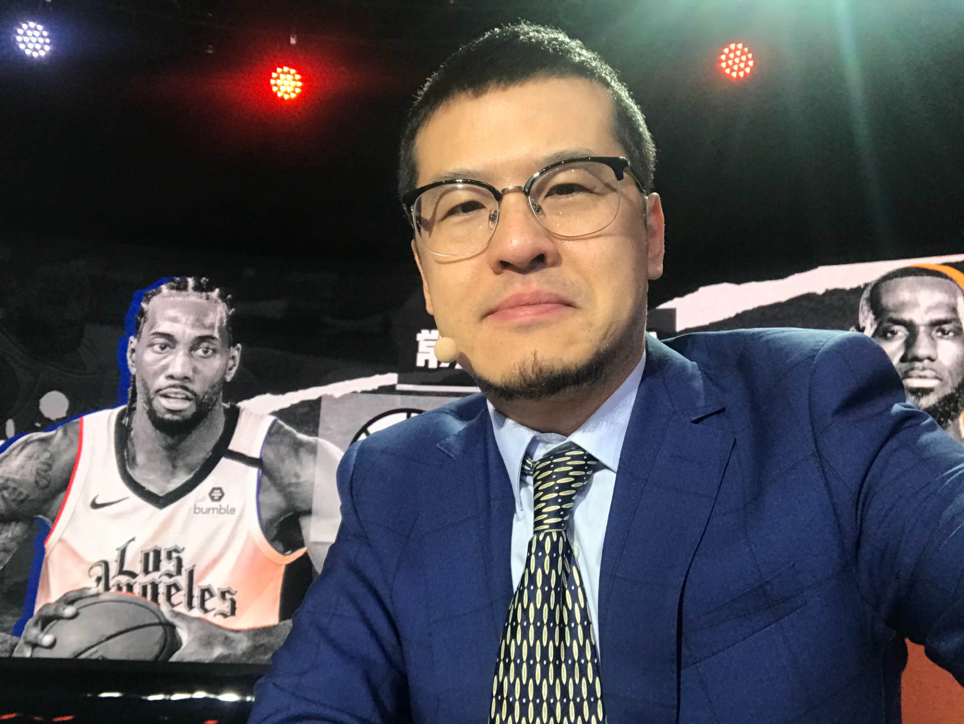 采访姚明在足球学到什么,传奇球星评价姚明