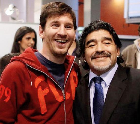 球王马拉多纳陨落,马拉多纳去世球场哀悼