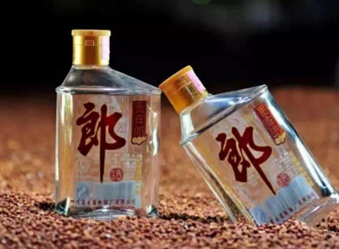 牛栏山100和郎酒1000,小瓶牛栏山和小郎酒哪个好喝