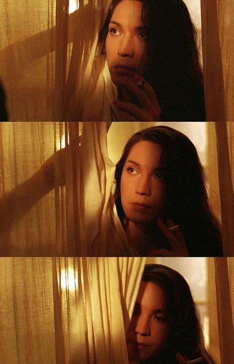 用美貌征服好莱坞的“孤儿”尊龙，晚景凄凉，也被“美国妈”召唤