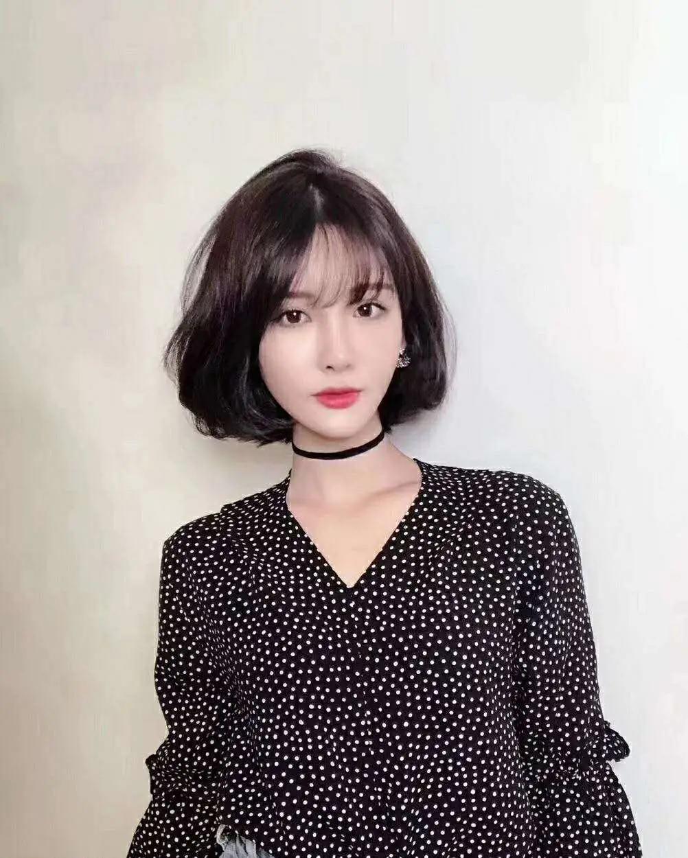 短发怎么烫又好看又不显老,五六十岁女士短发怎么梳不显老