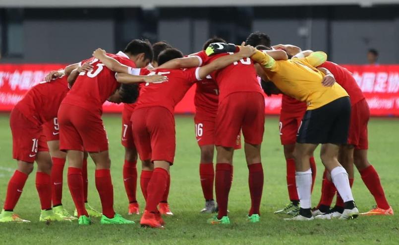 岳云鹏向男足道歉，高峰被国安粉丝堵，女足胜利后德云社争议不断