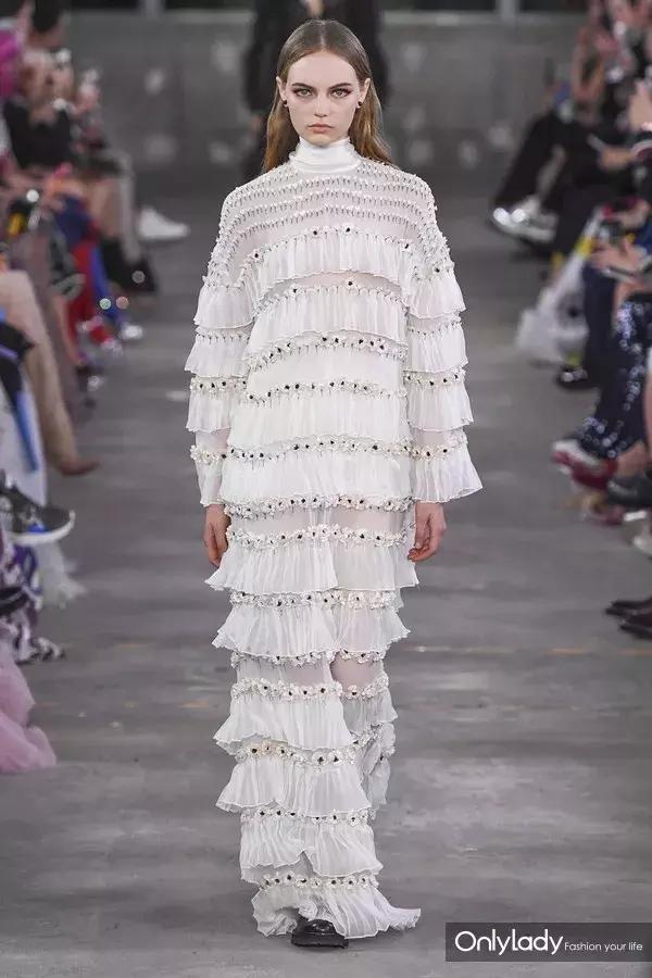 张艺兴valentino东京神图,张艺兴valentino秀场表演