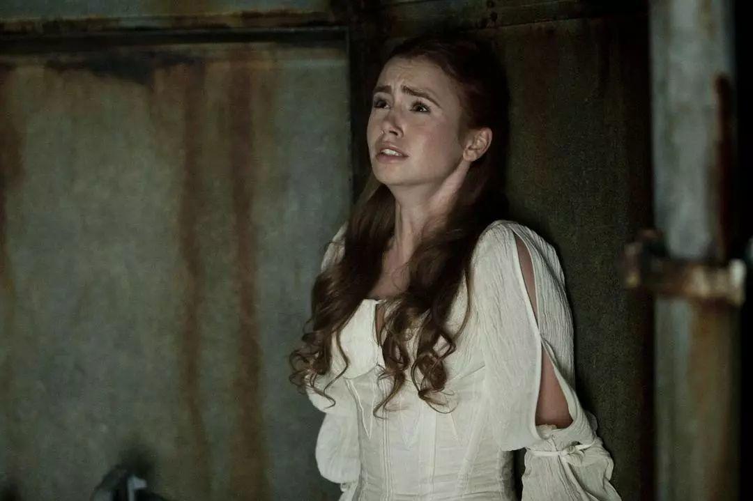 被焦虑与厌食折磨的第一美女，莉莉·柯林斯，破茧重生，天使归来