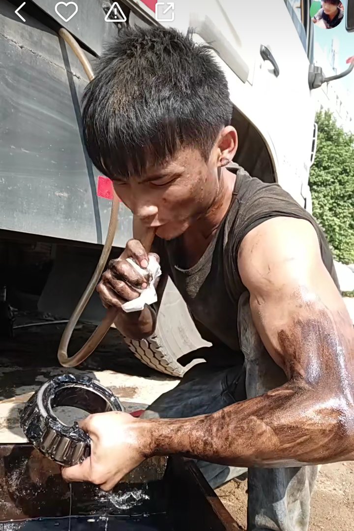 每天记录浑身油污的汽修生活，潇洒哥290万快手粉在关注他什么？